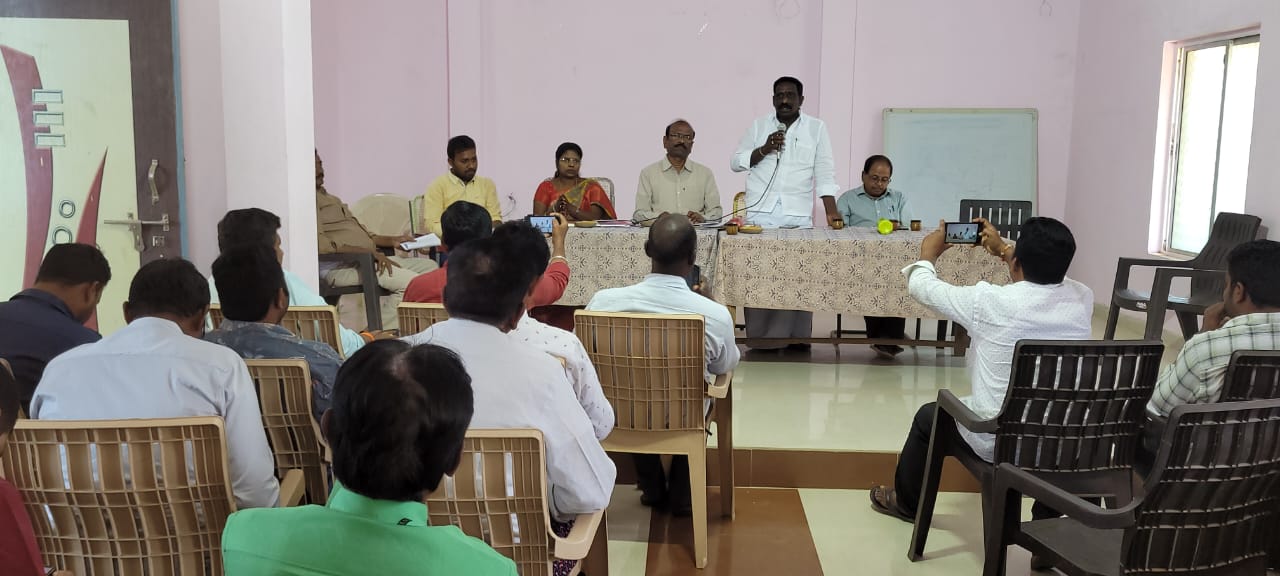 సమావేశంలో మాట్లాడుతున్న ఎంపిపి డి చిన్న సంజీవరెడ్డి