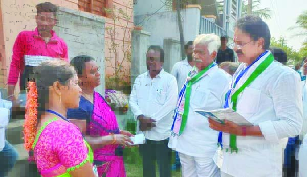 ప్రజా సమస్యలను పరిష్కరిస్తున్నాం: మోపిదేవి