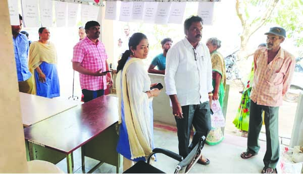 ప్రజలకు సకాలంలో సేవలు అందించాలి