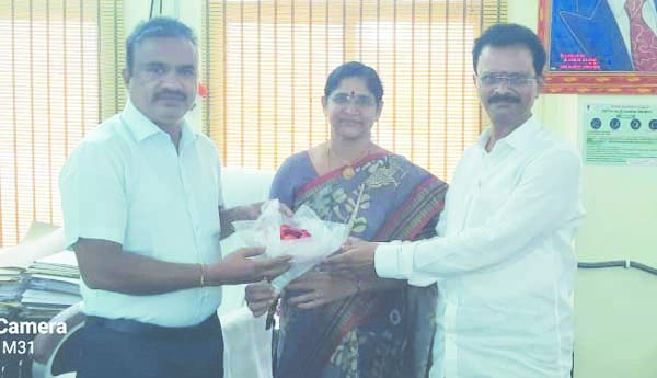 కమిషనర్‌ను కలిసిన సూరగాని దంపతులు