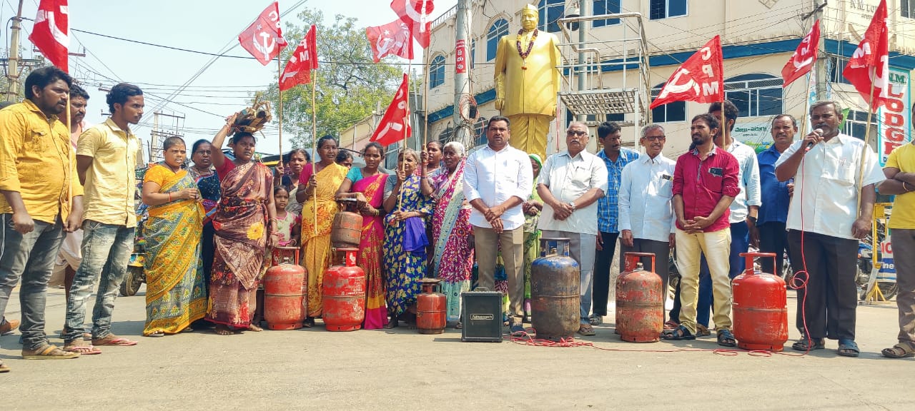  మాట్లాడుతున్న సిపిఎం జిల్లా కార్యదర్శి రమేష్‌ కుమార్‌