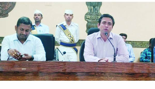 జిల్లా అధికారులు పర్యటించాలి