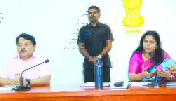 భవన నిర్మాణాలను త్వరగా పూర్తి చేయాలి: కలెక్టర్‌