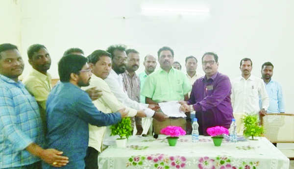 బాలుర గురుకుల పాఠశాలలో తనిఖీలు