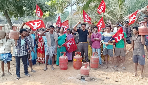 cpm-protest-against-gas-prices-hike-in-alluri