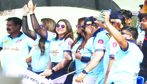 Cricket-noise-of-movie-stars-in-Visakha