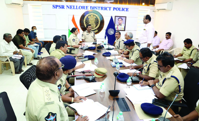 ఎన్నికల నియమావళి ఉల్లంఘిస్తే కఠిన చర్యలు