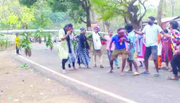 ఇటుకల పండుగ సందడి