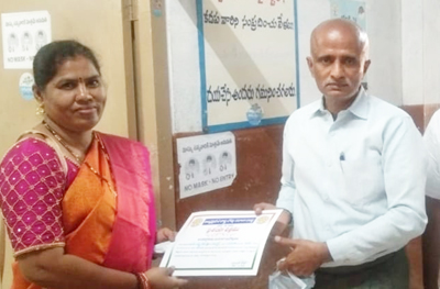  కండక్టర్‌కు సన్మానం