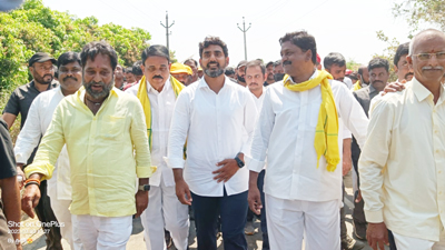 మాజీ మంత్రి సంఘీభావం