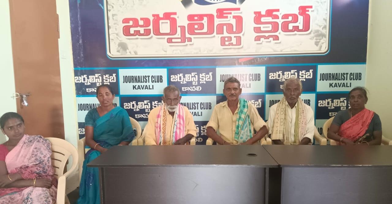 భూసమస్య పరిష్కారంలో అధికారులు నిర్లక్ష్యం