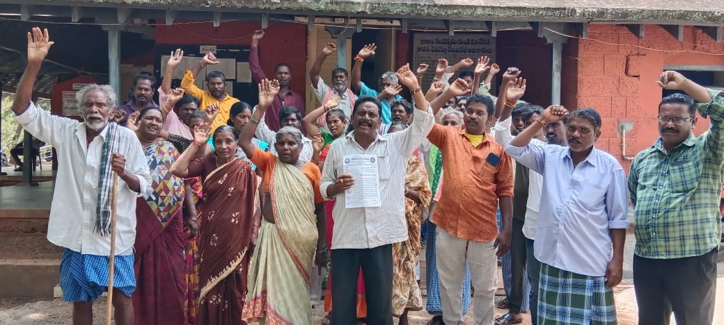 భూ సమస్యపై ఆర్‌డిఒకు వినతి