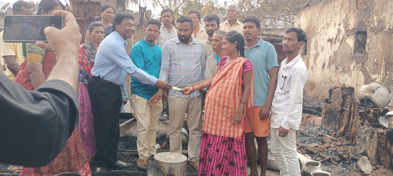   బాధిత కుటుంబాలకు ఆర్థిక సాయం