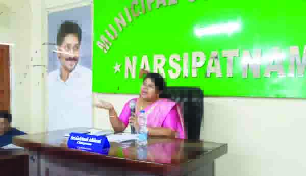 బాధితులకు పరిహారం చెల్లించాలి