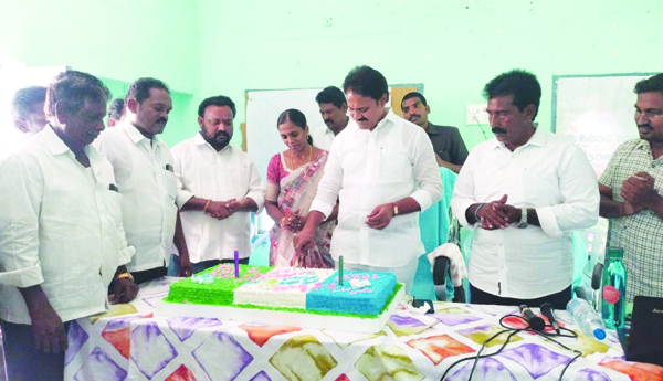 ఘనంగా వైసిపి ఆవిర్భావ దినోత్సవం