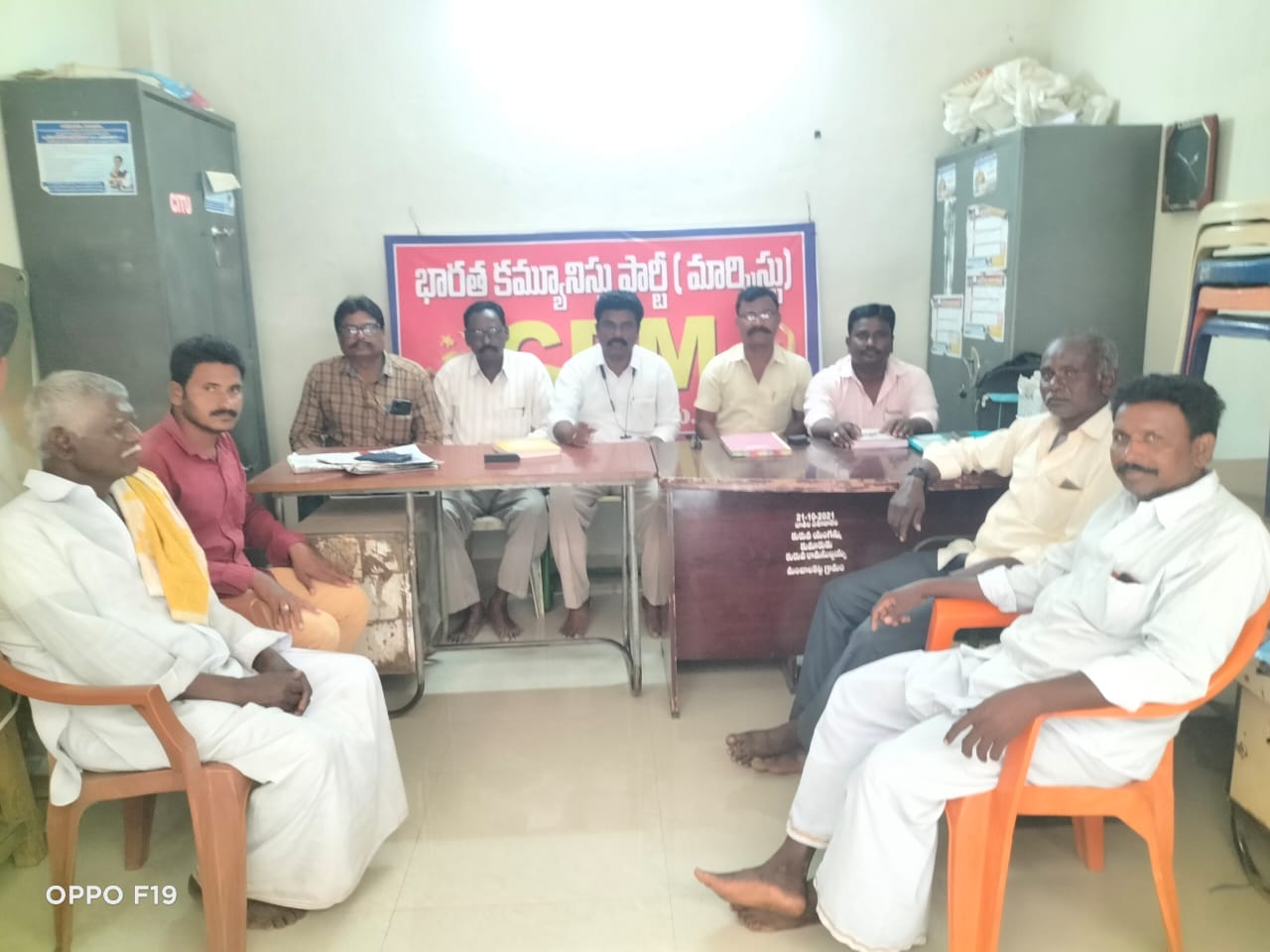 మాట్లాడుతున్న ఎం. నాగేశ్వర రావు, తదితరులు