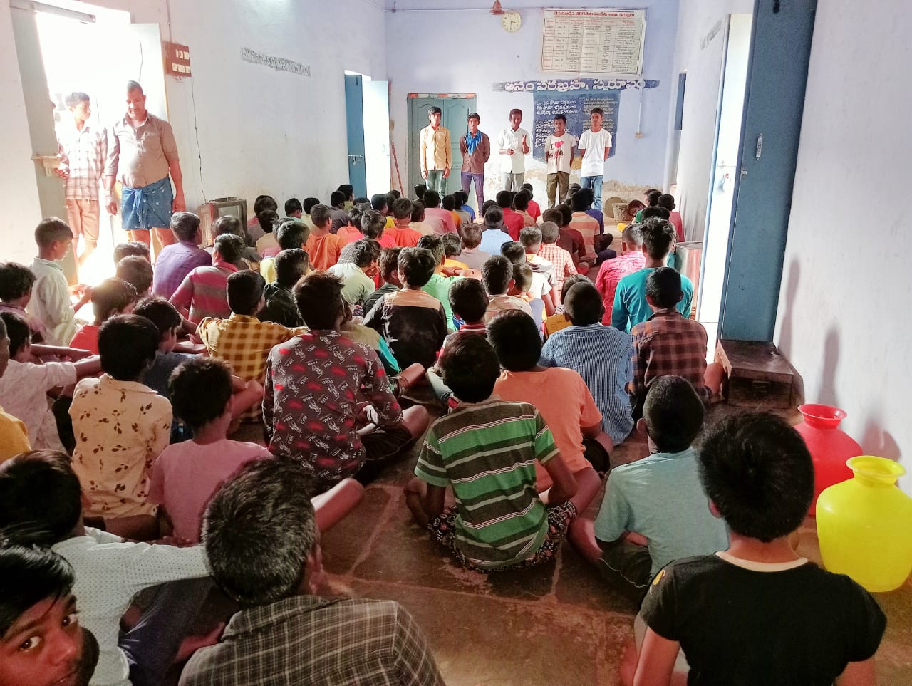 మాట్లాడుతున్న పిడిఎస్‌యు నాయకులు