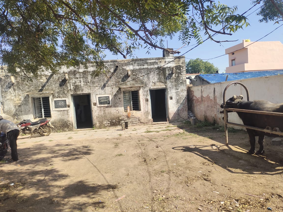 శిధిలావస్థలో గ్రామీణ పశు వైద్య శాల