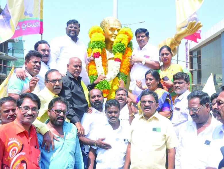 ఎన్‌టిఆర్‌కు భారతరత్న అందజేయాలి