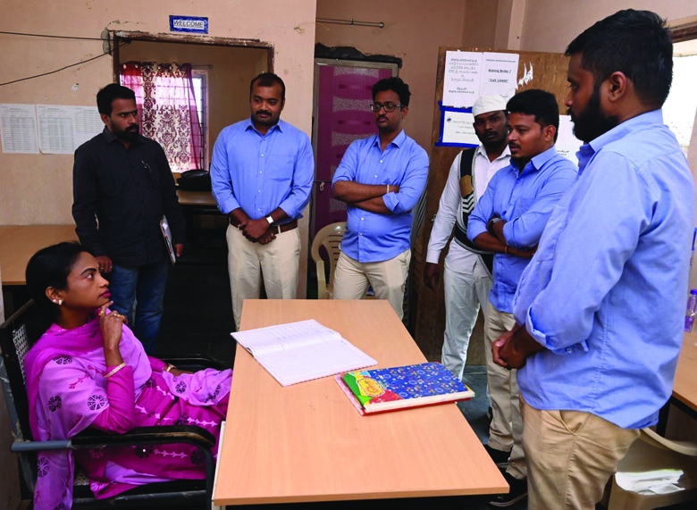 పన్నుల లక్ష్యాలను అధిగమించాలి