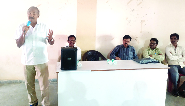 పాఠశాలల విలీనం సరికాదు