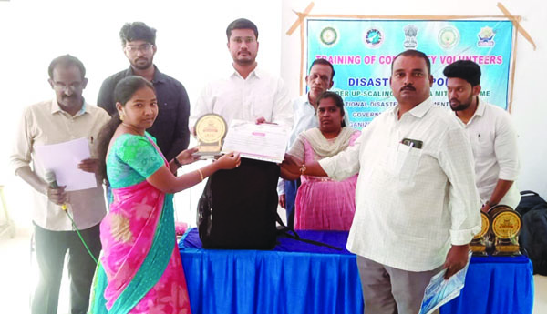 ముగిసిన ఆపదమిత్రల శిక్షణ