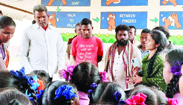 నేలజర్త పాఠశాలలో ఆగిన మధ్యాహ్న భోజనం