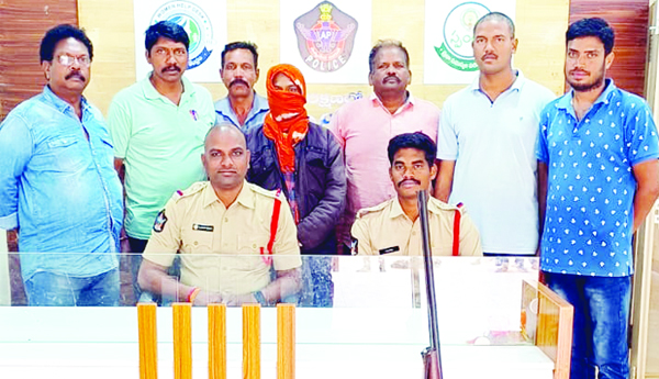 భార్య హత్య కేసులో నిందితుడు అరెస్టు