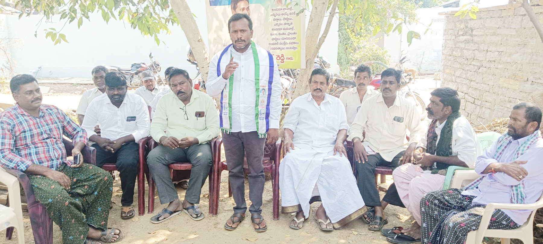 విలేకర్ల సమావేశంలో మాట్లాడుతున్న సగినేల వెంకటరమణ