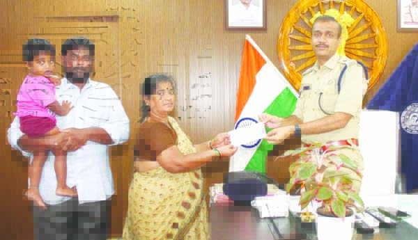 పోలీస్‌ కుటుంబాలకు అండగా ఉంటాం: ఎస్పీ