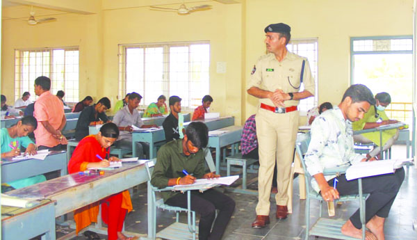 పరీక్షా కేంద్రాల వద్ద పటిష్ట బందోబస్తు: ఎస్‌పి