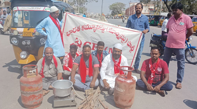 వెల్లువెత్తిన ప్రజాగ్రహం