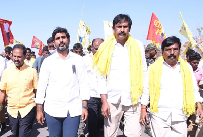 కలిసిన నాయకులు