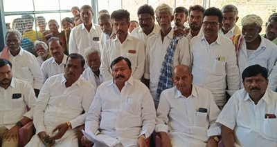  అధికారులు