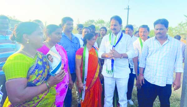 'సంక్షేమం' స్థాపనే జగనన్న లక్ష్యం: మోపిదేవి