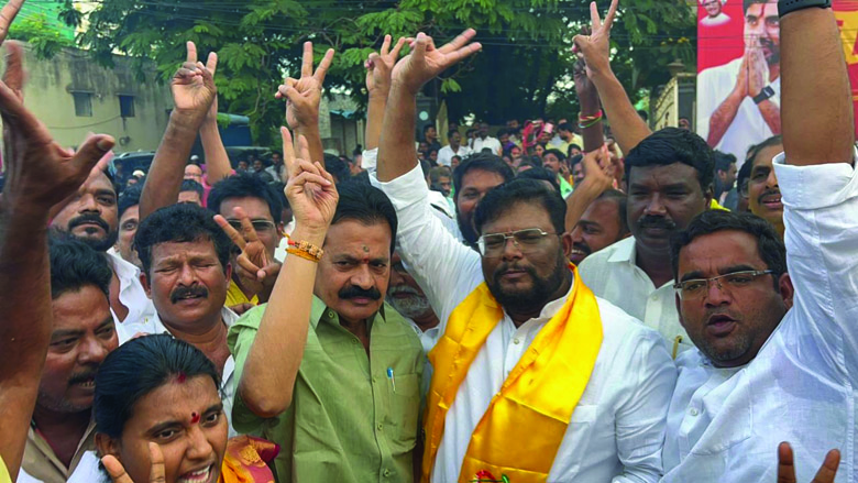 టిడిపి..వైసిపి పోటా పోటీగా సంబరాలు