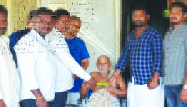 రూ.25 వేల ఆర్థిక సాయం అందజేత