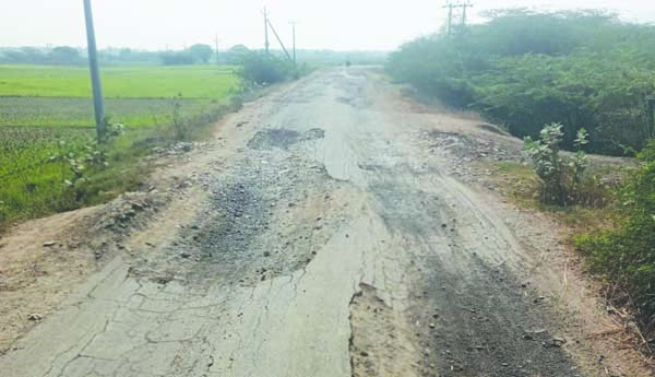 అధ్వానంగా రహదారి