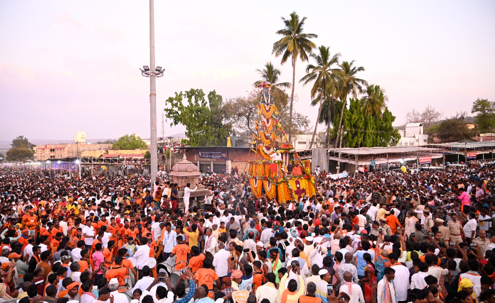  ప్రభోత్సవంలో పాల్గొన్న వేలాది మంది భక్తులు