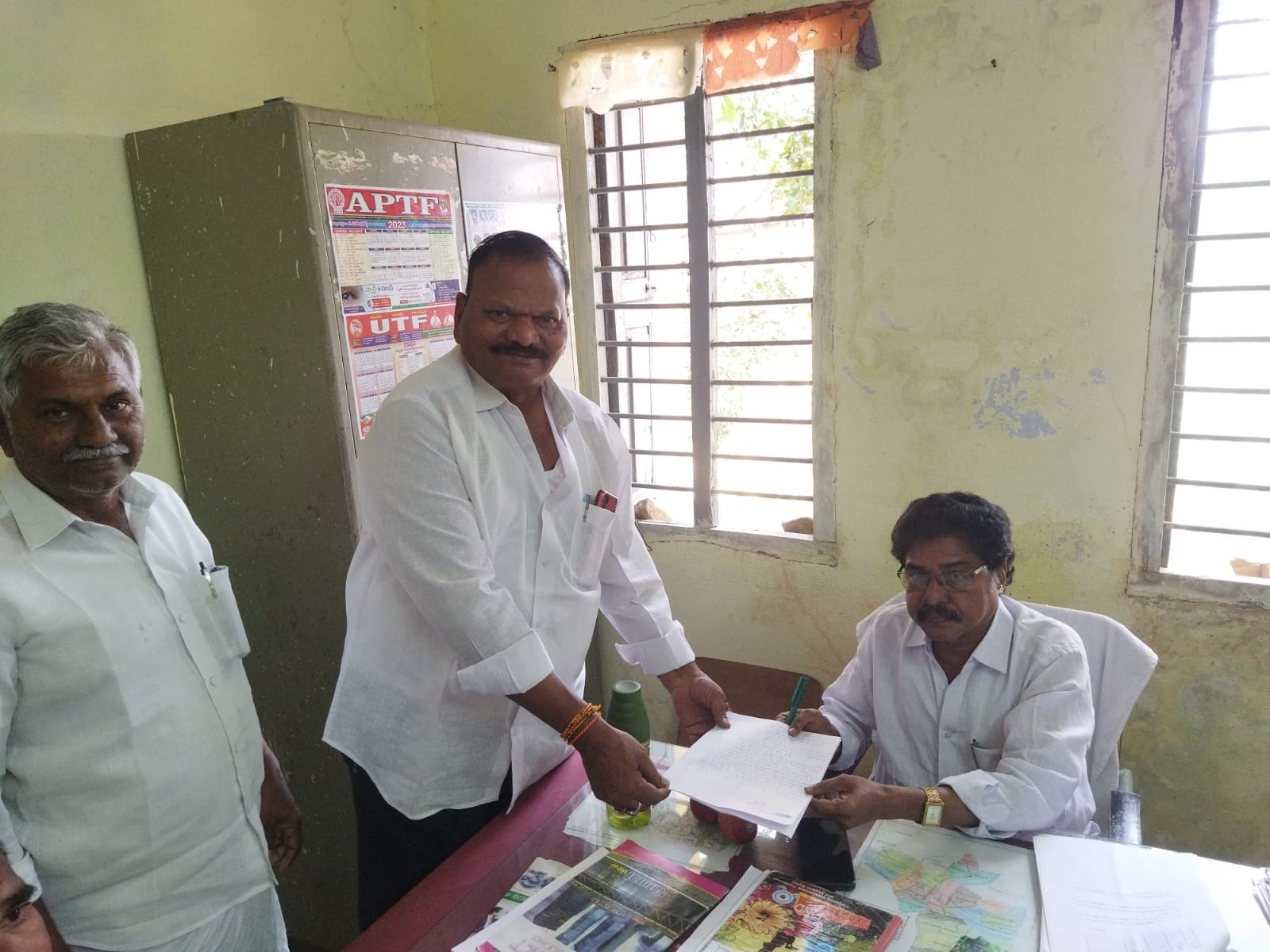 భూ సమస్య పరిష్కారానికి వినతి