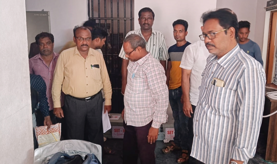 పోలీస్‌స్టేషన్‌కు చేరిన ప్రశ్నాపత్రాలు