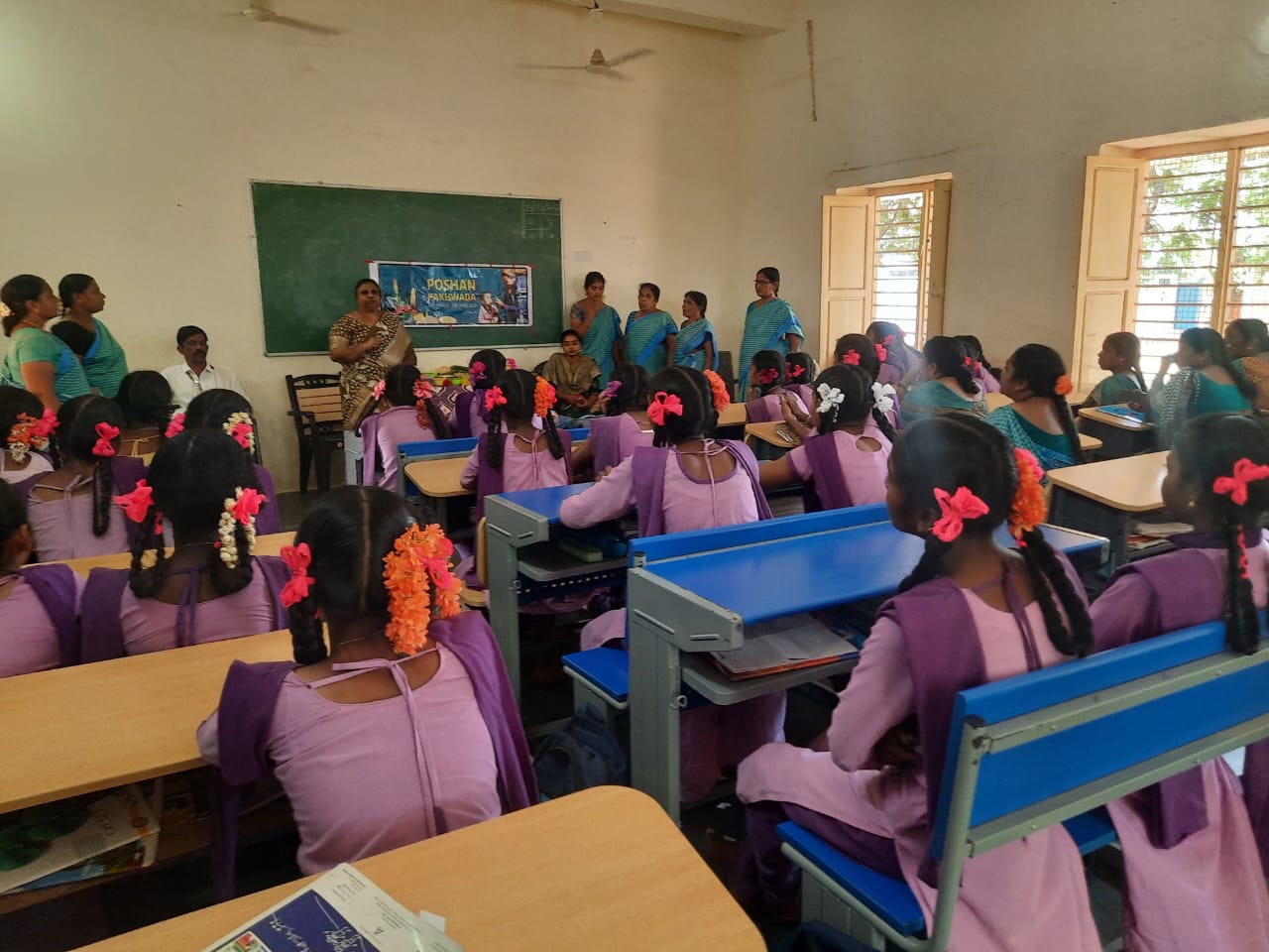 మాట్లాడుతున్న ఐసిడిఎస్‌ సూపర్వైజర్‌ సూర్య కుమారి