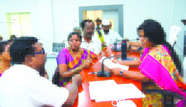 డాక్టర్‌ ప్రభాకరరావుపై చర్యలు తీసుకోండి