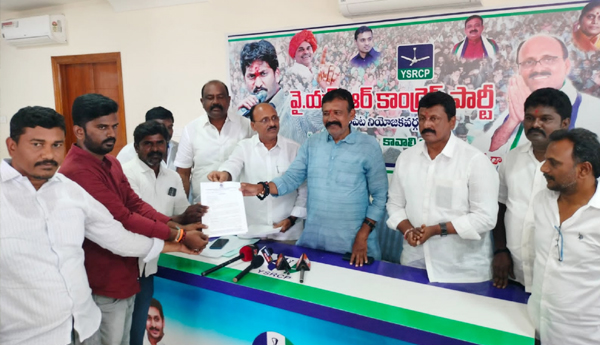ycp-meda-help-to-floods-effected-victims