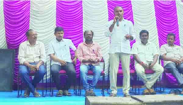 విద్యార్థులు పట్టుదలతో చదవాలి