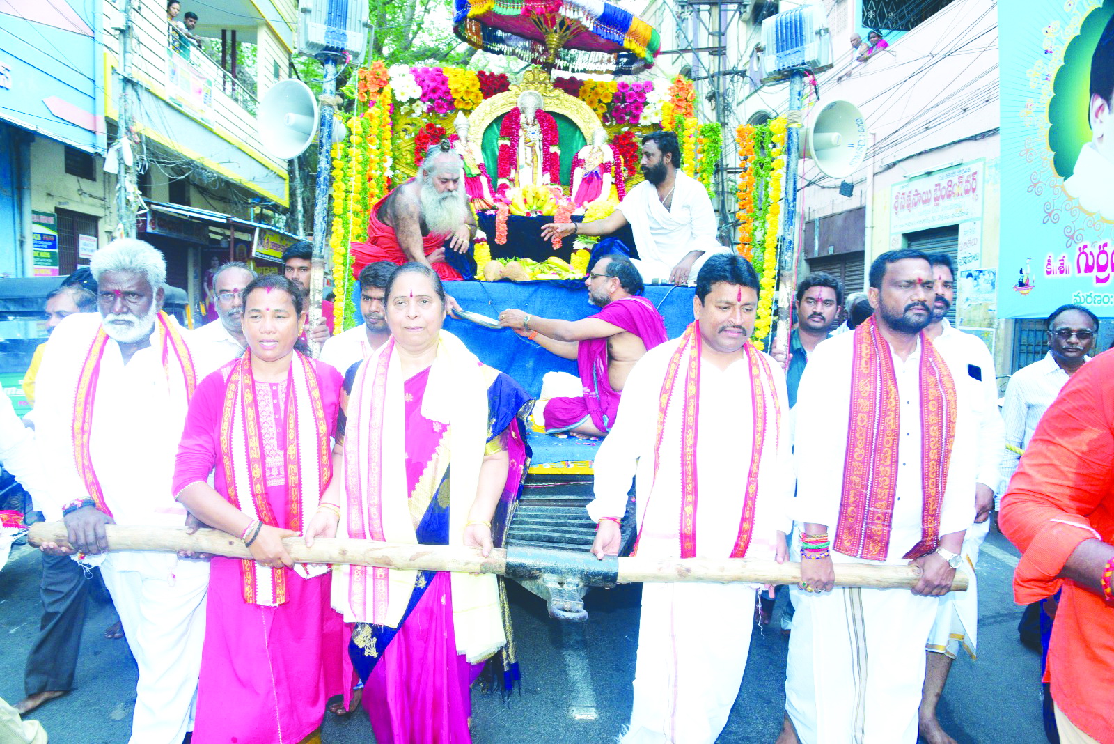 దుర్గగుడి అధికారుల గిరిప్రదక్షిణ