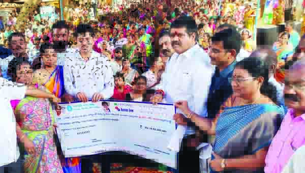 స్వతంత్రనగర్‌లో 'ఆసరా' పంపిణీ