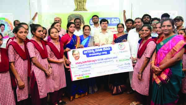 జగనన్న వసతి దీవెన నిధులు విడుదల