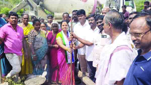 అభివృద్ధి పనులకు శంకుస్థాపన