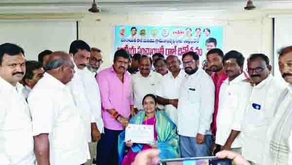 ఉత్తమ పంచాయతీలకు అవార్డులు